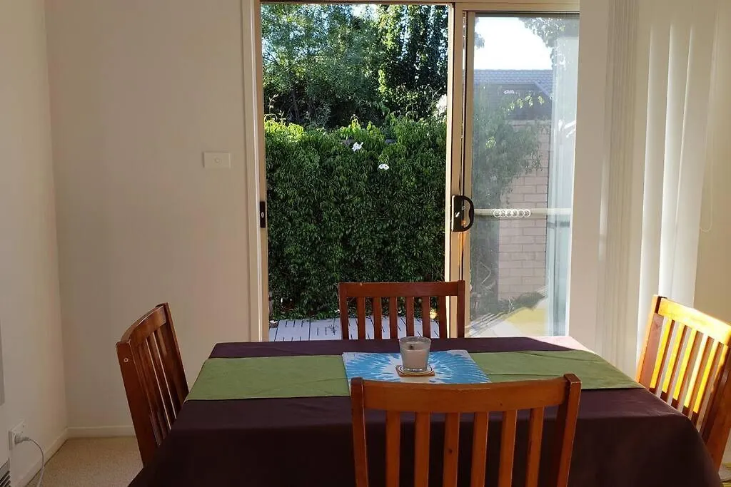 Entire 2Br Sunny House @Franklin, Canberra 0*,  Australia